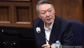 ‘체포방해’ 항소심 시작···尹 "재판 하면서도 납득 안 가"