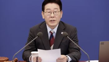 李대통령 "주식·환율에 적극 대응" …시장안정 프로그램 주문