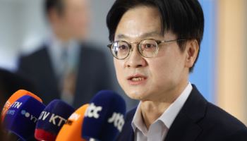 김정관 "이순신 12척 만들겠다"…캐나다 잠수함 수주 지원 출국