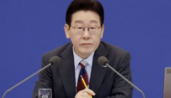 李 "주가조작 패가망신…규칙 어겨 이익 보는 시대 갔다"