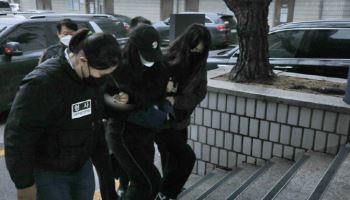 “버릇 고쳐놓을 거야”…‘16개월 딸 살해’ 부모, 법정서 혐의 부인