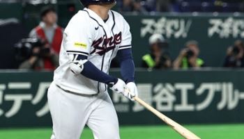 문보경, 1회부터 만루포...한국, 체코에 초반 4-0 리드