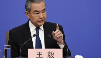 "중동 군사작전 즉각 중단해야"…왕이, 美에 직접적 비판은 자제(종합)