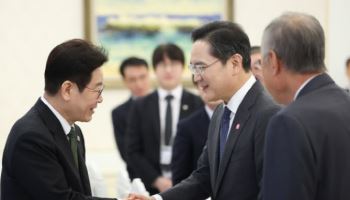 ‘신의 직장’ 삼성이 70년째 공채만 뽑는 이유