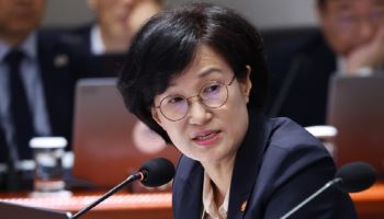 모든 여성에게 무상생리대 준다…원민경 장관, 시범사업 제안