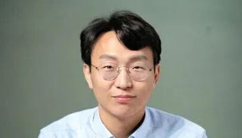 '저속노화' 정희원, 檢 송치…강제추행 혐의는 '제외'