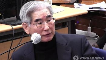 '정보사 명단 누설' 김용현 첫 재판 혐의 부인…"쪼개기 기소"