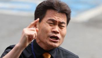 전한길·윤석열 삐걱대나...“尹측 만류로 탈당 번복”vs"이용 말라"