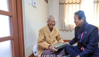 권오을 보훈장관 제주 방문…4·3 유족 만나 故박진경 대령 재심의 설명