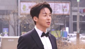 허경환, '놀뭐' 고정 발탁 후 첫 녹화...턱시도 입고 '큰절'