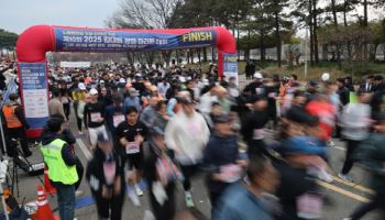 일요일 마라톤 행사로 서울 도심 교통통제
