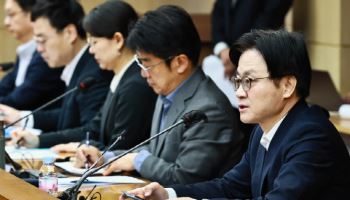 석유 최고가격제 시행 첫 날...산업장관 “가격 안정 협조해달라”