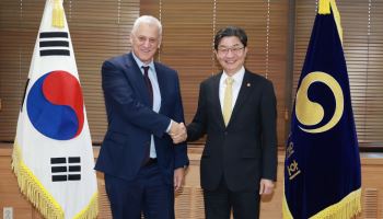 금융위원장, SC그룹 회장 만나 중동발 위기·한국증시 전망 공유