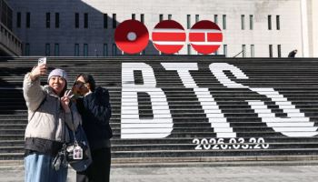 BTS는 흥행하고 통신사는 떤다...넷플릭스 라이브가 던진 청구서