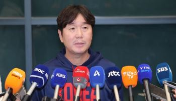 류지현 “17년 만의 8강 의미 있지만... 투수 육성 다시 고민해야”