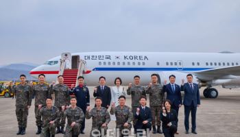 李, 신형 공군 2호기 첫 탑승…서울공항서 시험비행 후 운항