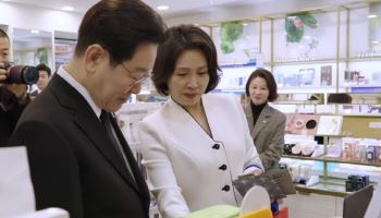 "李대통령 부부도 샀다"…창원 시장서 고른  K뷰티 뭐길래