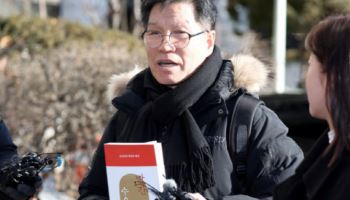 위안부 피해자 모욕, 소녀상 훼손..단체 대표 구속영장 청구