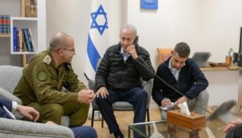 “여보세요, 제거해”…‘사망설’ 네타냐후, 이번에 공개한 사진은