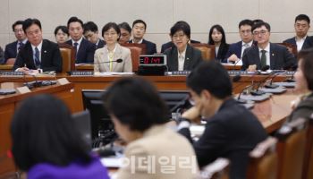 기초연금 개편 '선별 강화 vs 사각지대 우려'…여야 시각차