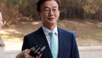 합수본, '통일교 금품 의혹' 전재수 피의자 조사…첫 소환