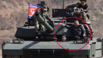 딸과 전차 오른 김정은, 협동공격 훈련 과시…"전쟁 준비 완성"