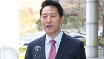 오세훈, 정치자금법 재판 앞두고 명태균과 법정 밖 설전
