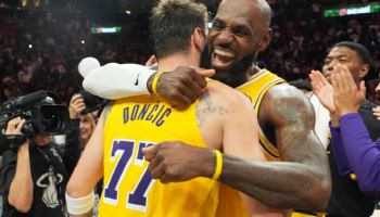 '킹' 르브론 제임스, NBA 역대 최다 출전 타이 기록