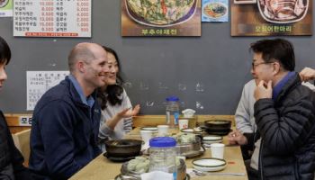 로저스 쿠팡 대표, 새벽배송 후 염태영 의원과 '국밥 조찬'