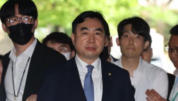 ‘돈봉투 의혹 무죄 확정’ 윤관석, 민주당 복당