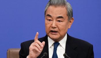 中 외교수장 "중동전쟁 휴전에 한목소리 내야"