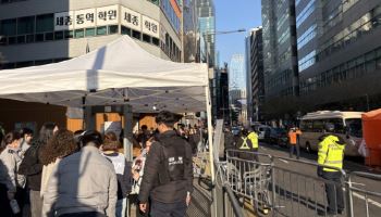 "또 검문이야?"·"30분 돌아가야" …광화문 일대 `BTS 검문` 시민들 분통