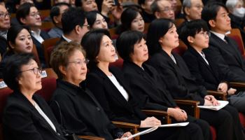 김혜경 여사, 文 전 대통령 장모상 빈소 조문