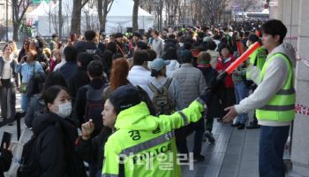 BTS 공연 관람객 소지품에 '가스분사기'…경찰 "호신용 확인"
