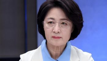 추미애, 법사위원장 사퇴…"검찰개혁 완수"