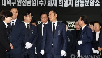 정청래 "참사 막을 법·제도 보완”…대전 화재 희생자 조문
