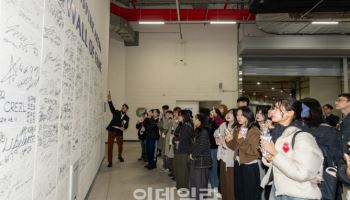 “K팝 무대 뒤 직접 본다”…인스파이어, SM과 백스테이지 투어 진행