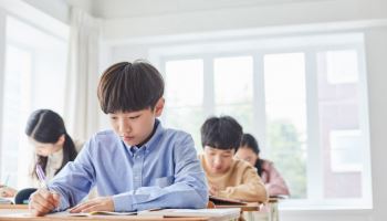 “두발자유화가 두 다리 자유화?”…공교육 강화는 문해력 수업부터