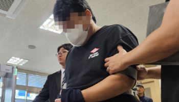 “울고 보챈다고” 생후 42일 아들 살해한 30대, 징역 13년