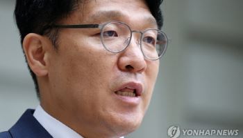 '김건희 청탁' 김상민 전 검사 항소심 시작…그림 진위 재심리