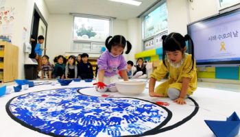 "밤에 아이 맡길 곳 없을 때 1522~1318로 전화하세요"