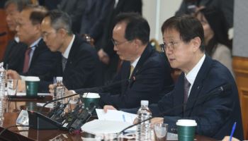 금융지주, 사외이사 17명 교체…경쟁사 CEO 영입, AI전문가 확충