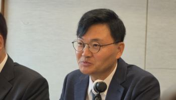 美압박에 '입법 난관' 온플법… "차라리 '1% 디지털세' 걷자"