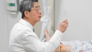 연세사랑병원 SVF 주사치료, 인공관절 늦추는 선택지… 일본 원정 대안으로 주목