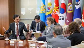 국방부장관, 美 상원의원단 접견…핵잠수함 건조 지지 요청
