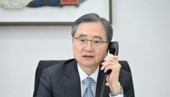 한일 외교장관 통화…"호르무즈해협 항행·안전 위해 소통 지속"