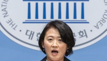 與 “방탄 당론 거두고 개헌 동참하라”