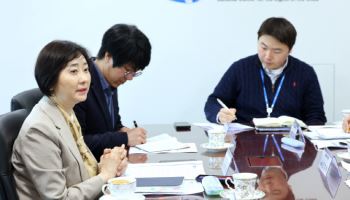 이스란 복지부 차관, 입양절차 개선대책 이행 점검…병목 해소 주문