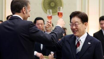 마크롱, 한국어로 "위하여"…李 대통령과 우정의 건배