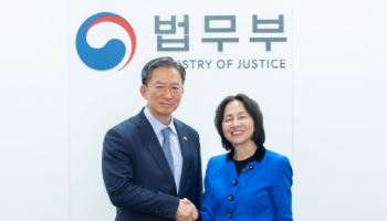 정성호 법무장관, 日 외국인정책 보좌관 면담…협력 방안 모색